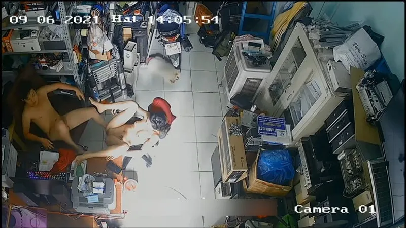 Vợ yêu Ông xã chịch nhau trong của chuối máy tính